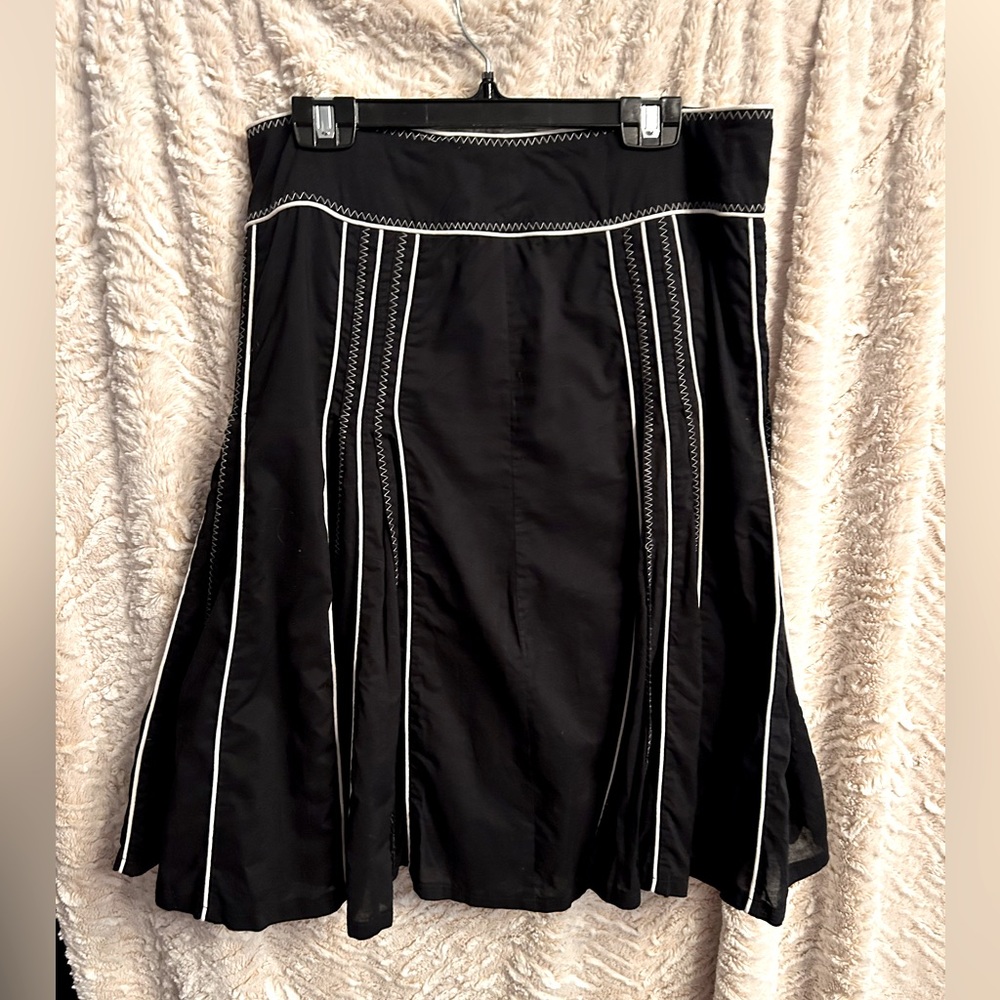 ⚠️🎁3 for $35🎁⚠️ Black and white skirt size medium , cotton midi